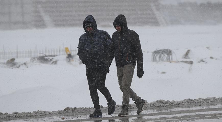 Edirne beyaza büründü Kar kalınlığı 10 santimetreye ulaştı