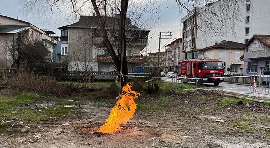 3 gündür yanıyor, ekipler başında bekliyor Yerin 47 metre altından gelen ateş