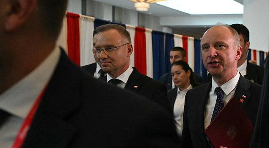 Duda-Trump görüşmesi: Bir buçuk saat bekledi, 10 dakika görüştü