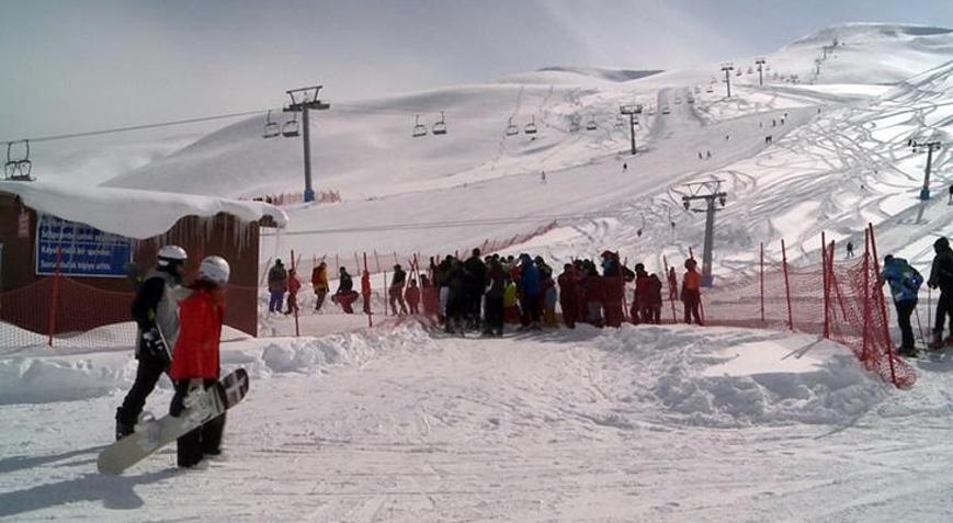 Kartalkaya faciası sonrası bir kayak merkezinde konaklama ve telesiyej hizmetleri durduruldu