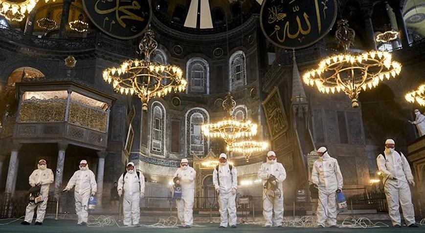 Ayasofya-i Kebir Cami-i Şerifinde ramazan temizliği yapıldı