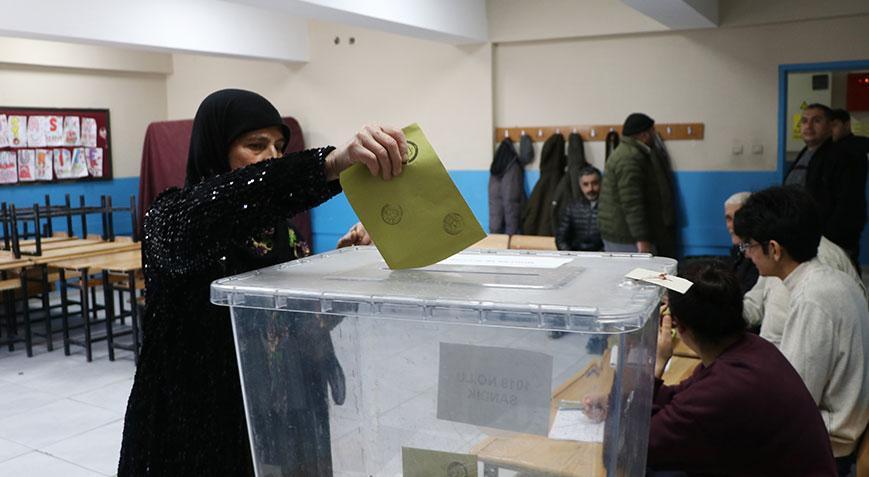 İki kent yeniden sandık başında Oy verme işlemi 17.00’de sona erecek