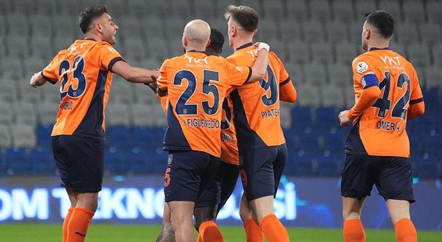 Başakşehir ilk yarıda bulduğu golle güldü