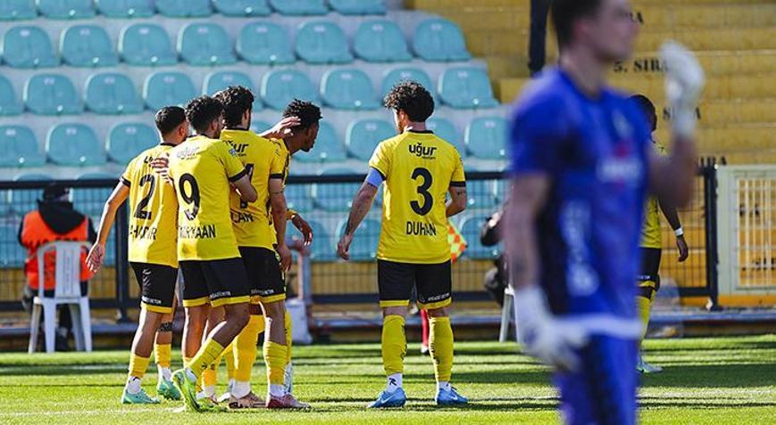 İstanbulspor, Sakaryaspor karşısında farklı galip