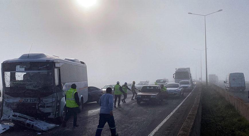 Yoğun sis zincirleme kazaya neden oldu 7 kişi yaralandı