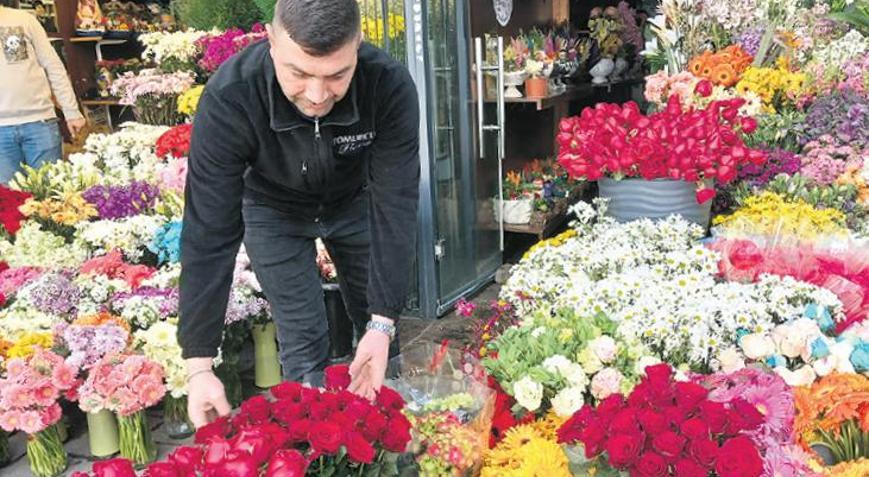 Düşük kurdan çiçek ithalatı fiyatı uçurdu