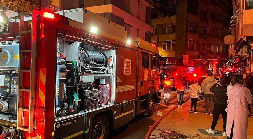 İzmirde korkutan yangın 1 kişi dumandan etkilendi