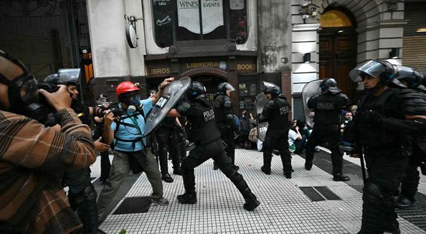 Arjantinde hükümet karşıtı protesto 20 kişi yaralandı, 103 kişi gözaltına alındı