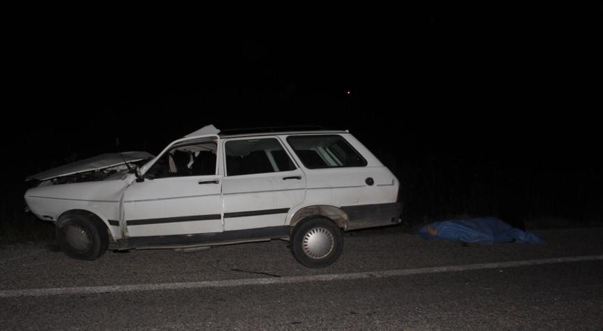 Manisa’da arıza nedeniyle yol kenarında duran kamyona, otomobil çarptı: 1 ölü, 3 yaralı