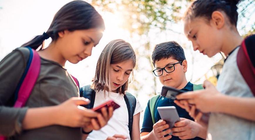 İsveçte okullarda akıllı telefonlar yasaklandı