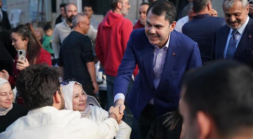 Bakan Kurum Hatay’da depremzedelerle sokak iftarına katıldı