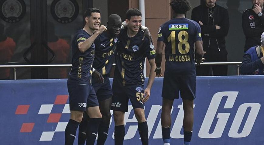 Kasımpaşa evinde 3 puanı 2 golle aldı