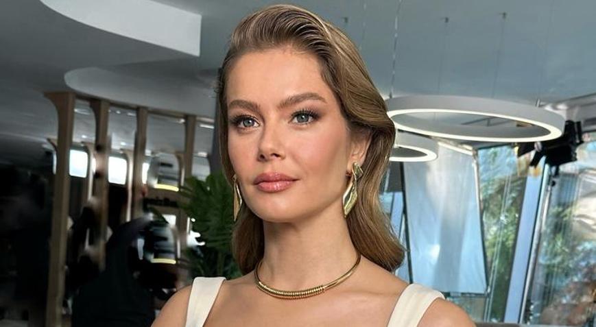 Burcu Biricik ve kızı Lunadan yeni poz Yine yüzünü göstermedi