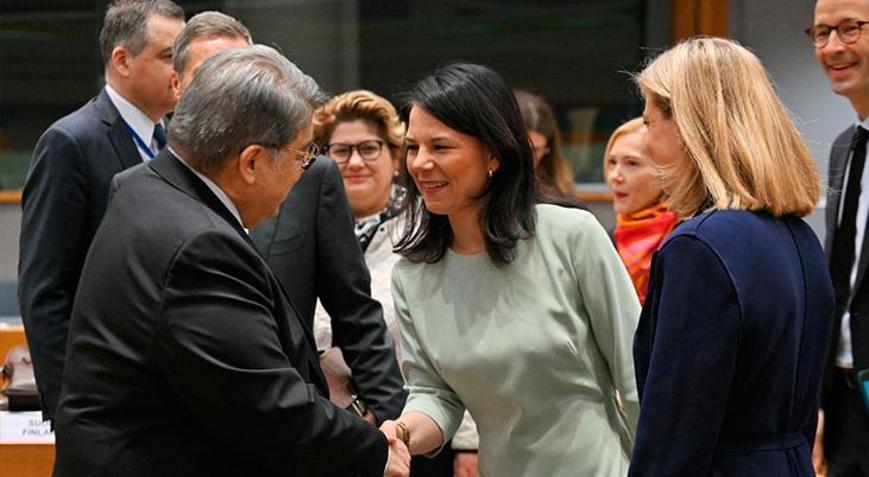 AB ülkeleri Suriye için toplandı: Almanyadan Suriyeye 300 milyon Euro yardım sözü