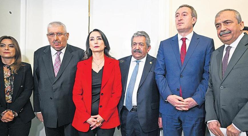 AK Parti: Önce silah bırakılmalı