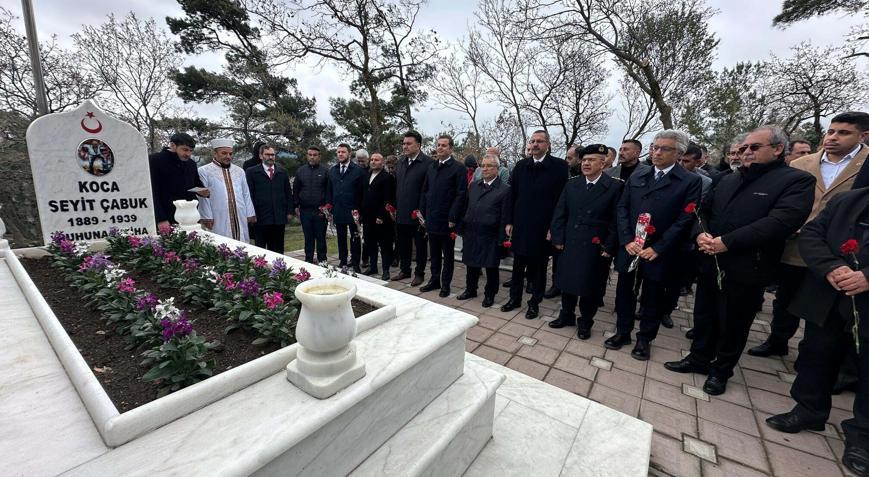 Seyit Onbaşı, mezarı başında anıldı