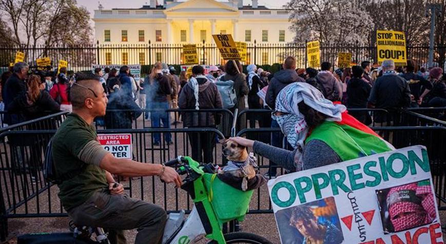 İsrailin Gazzeye yönelik saldırıları Beyaz Sarayın önünde protesto edildi