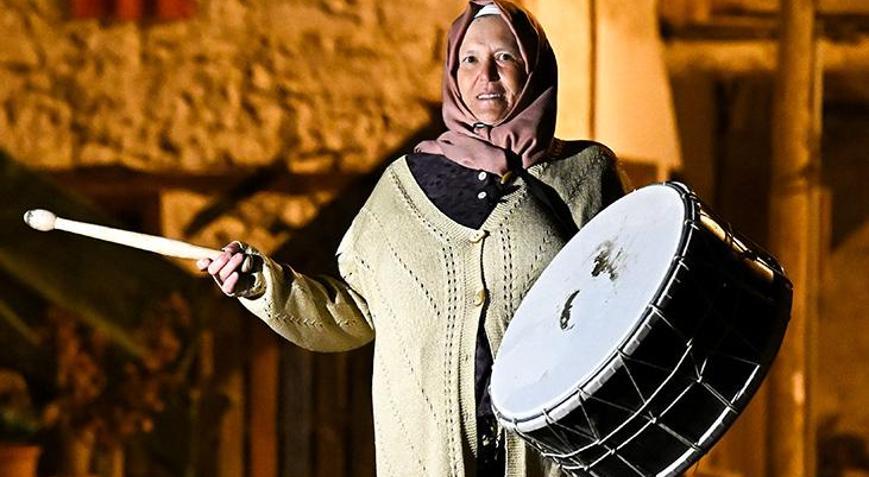 Mahallenin Ayşe ablası 18 yıldır sokaklarda