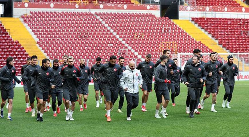 Milli Takımda Mert Günok antrenmana katılmadı Macaristan maçı hazırlıkları tamamlandı
