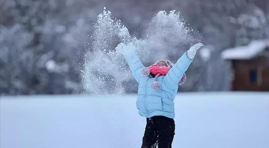 SON DAKİKA Meteoroloji uyarmıştı Hava buz kesti: Birçok ilde okullar tatil edildi