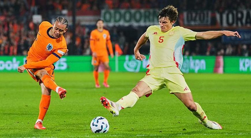 Hollanda ile İspanya yenişemedi