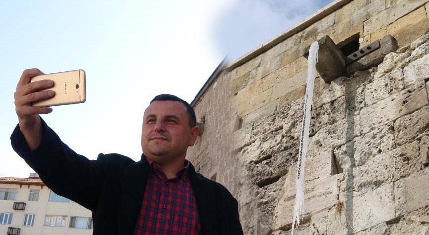 Kent buzdan şehre dönüştü 2 metrelik buz sarkıtları şoke etti