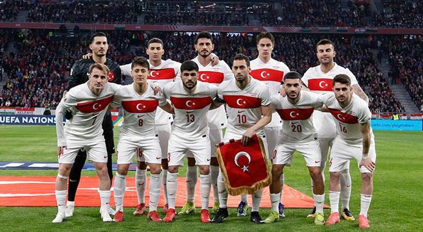 Macaristanda oruç molası Taraftarlardan, İstiklal Marşına çirkin davranış