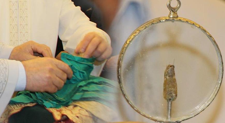 40 kat bohçadan salavatlar eşliğinde çıkarıldı Sakal-ı Şerif ziyarete açıldı