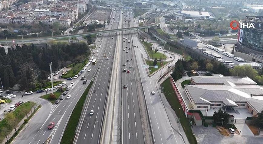 İstanbulda bayramın ilk günü yollar boş kaldı, trafik yoğunluğu yüzde 6 oldu
