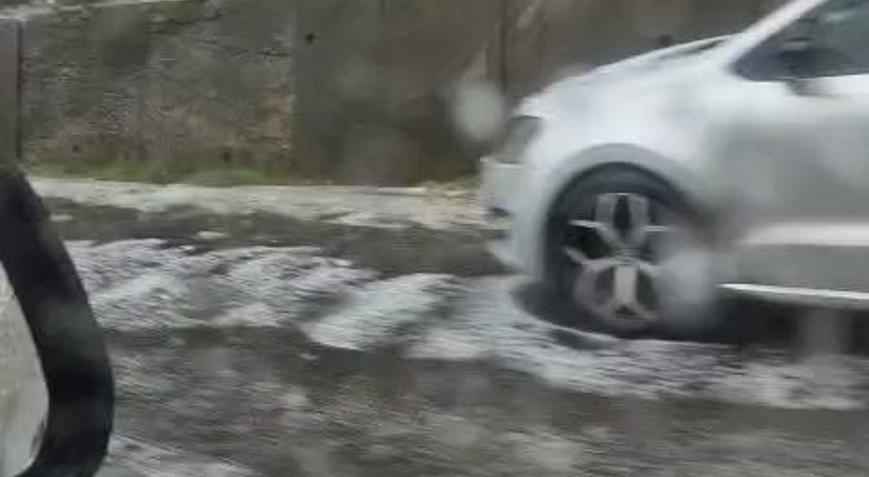 Bursada dolu; sürücüler zor anlar yaşadı