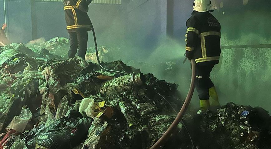 Geri dönüşüm fabrikasında yangın