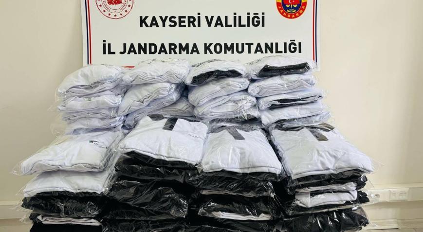 Kayseride 320 bin TLlik sahte lisanslı tişört ele geçirildi
