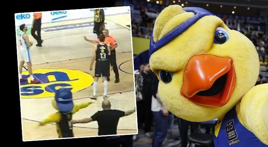 Fenerbahçe maskotu Yellowu hakem sürgüne gönderdi