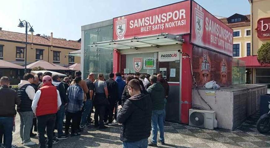 Galatasaray maçına yoğun ilgi Samsunsporlu taraftarlardan bilet kuyruğu