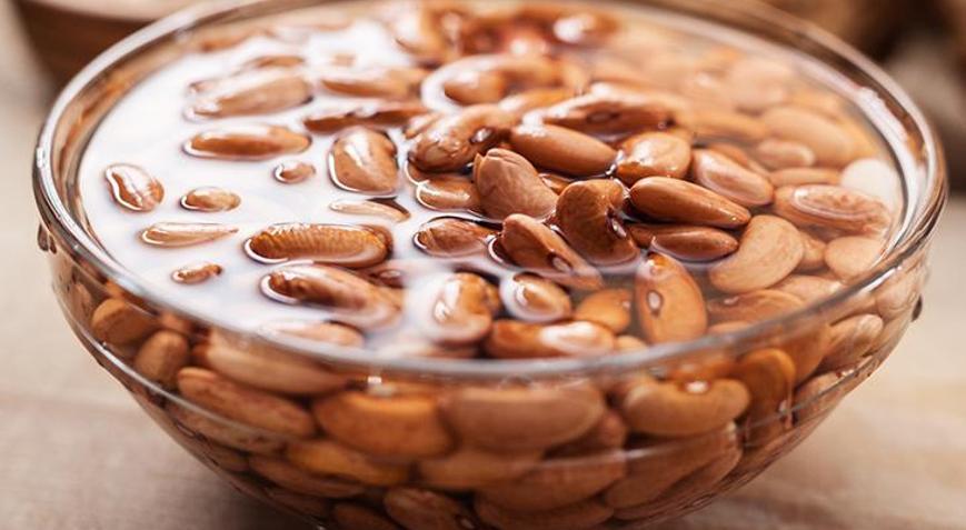 Barbunya sert oluyorsa çözümü çok basit Haşlarken suyuna 1 kaşık ekleyin