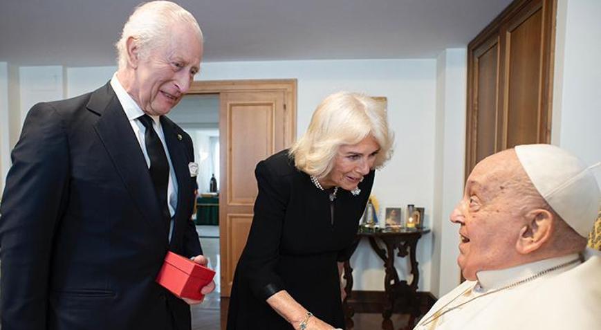 Kral Charles ve Kraliçe Camilla, Papayı ziyaret etti