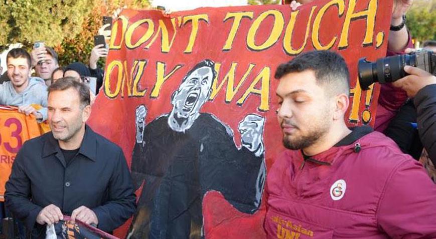 Jose Mourinhoya pankartlı gönderme Dokunma sadece izle