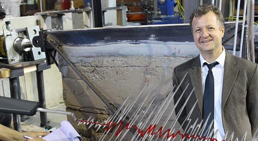 İçinde gram beton yok, 8lik depreme dayanıyor Öğrencisiyle bedavaya duvar yaptı