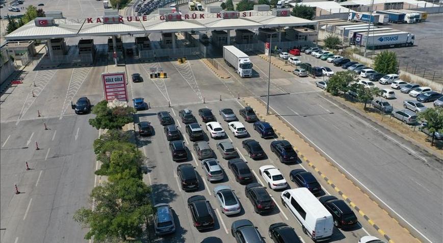 Bayramda gümrük kapılarında yolcu rekoru