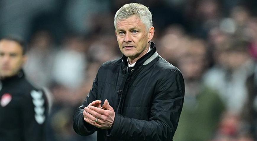 Beşiktaş taraftarlarından protesto Takım niye oynamıyor