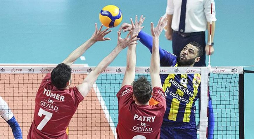 Derbide Galatasaray, Fenerbahçeye set vermedi Seride öne geçti