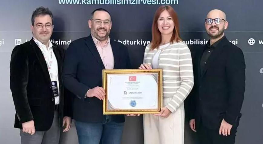 Dijital geleceğe yön verdi