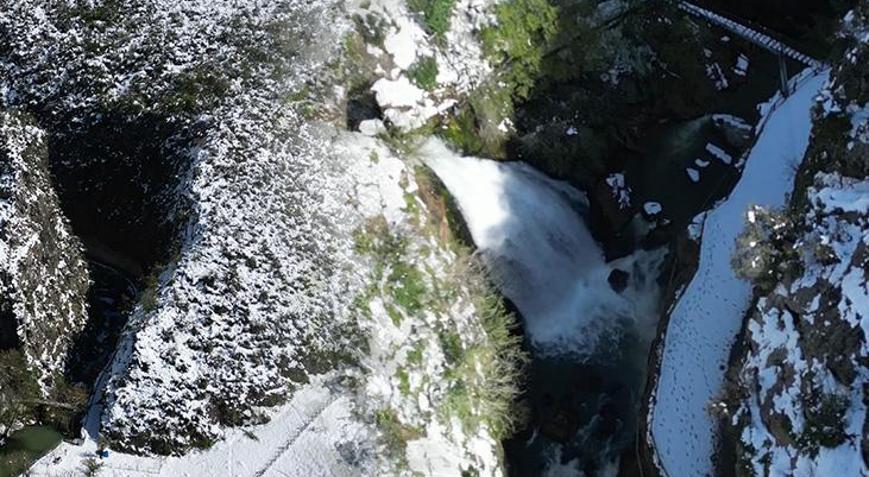 Aşk acısını dindiren şelaleye yoğun ilgi
