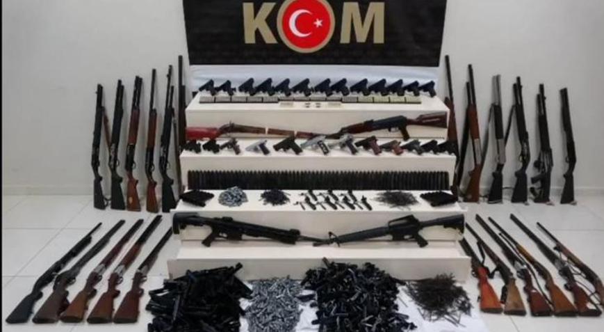 Vanda dev operasyon Çok sayıda silah ve mühimmat ele geçirildi