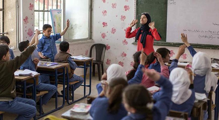 Esad rejiminin kovduğu 14 bin 646 öğretmen görevine iade edildi
