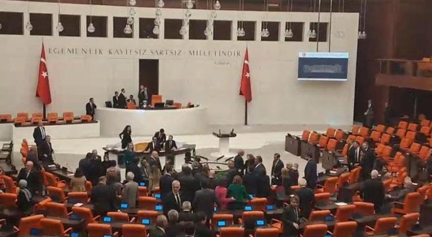 TBMM Genel Kurulu, Sırrı Süreyya Önderin rahatsızlığı nedeniyle çalışmalarına 2 gün ara verdi