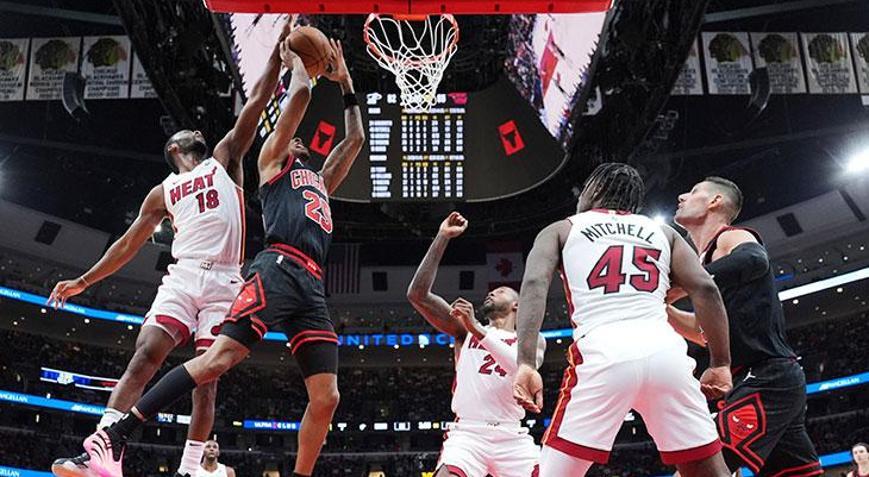 NBAde play-in heyecanı Miami Heat, Chicago Bullsu devirdi