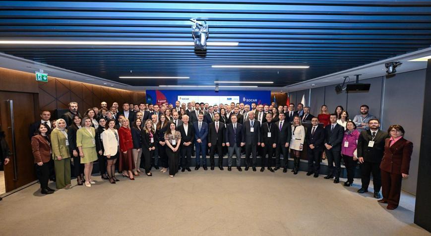 Üçüncü dönem mezunları için tören