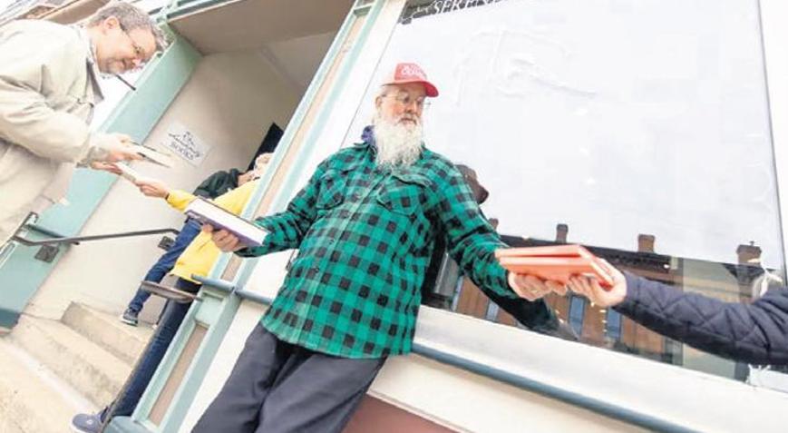 9 bin 100 kitaplık zincir