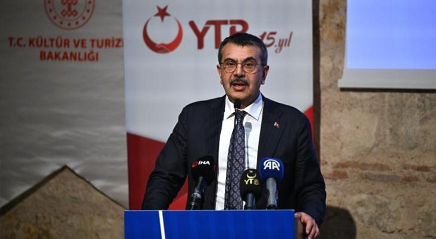 Bakan Tekin ödül töreninde konuştu Çocuklarımızın ana dillerini doğru öğrenmelerini istiyorum